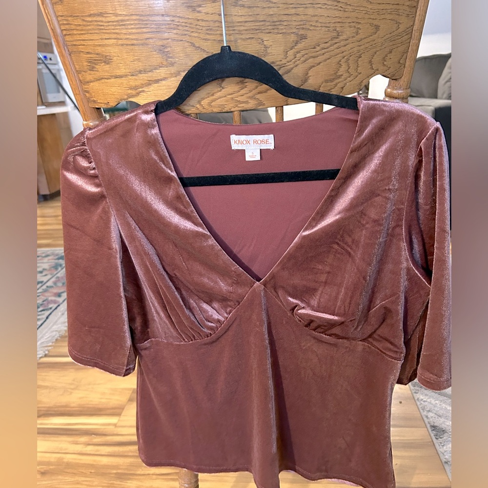 ••4/$20 CLOTHING SALE•• Knox Rose Women’s Small Rose Gold Velvet Blouse